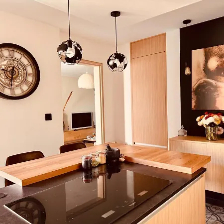 Le Longo Mai ,2 Chambres, Parking Gratuit *