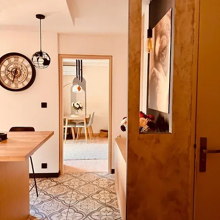 Le Longo Mai ,2 Chambres, Parking Gratuit Apartament