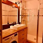 Le Longo Maï ,2 Chambres, Parking Gratuit Appartement